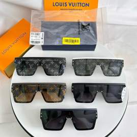 Picture of Louis Vuitton Sunglasses _SKUfw79398951fw